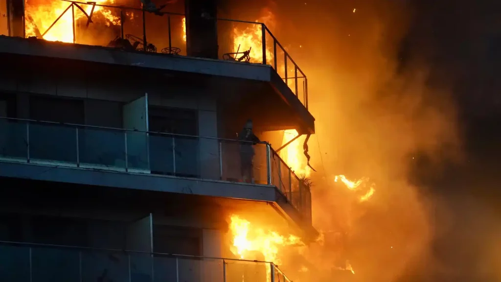 Causas y soluciones que garanticen la mejora de la seguridad contra incendios en los edificios existentes